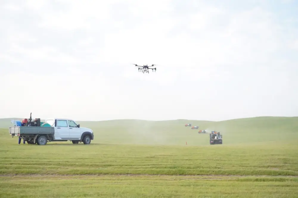 В ТУРКЕСТАНСКОЙ ОБЛАСТИ УСИЛЕН КОНТРОЛЬ ЗА КАЧЕСТВОМ ПРЕПАРАТОВ ПРОТИВ САРАНЧИ (3)