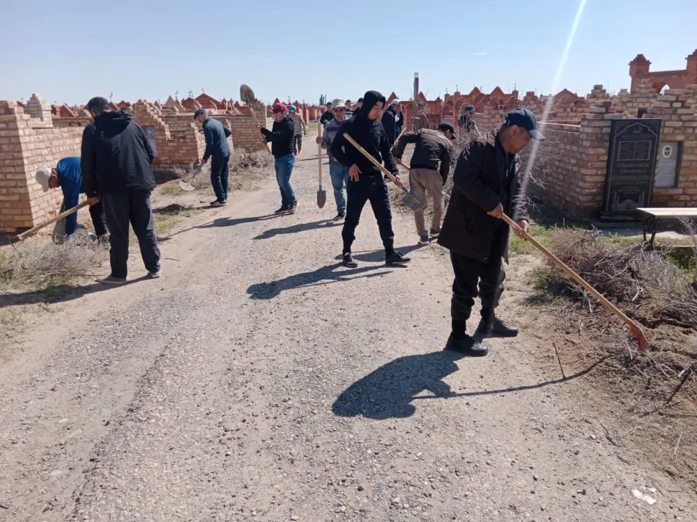 Cыр өңірінде «Тағзым орны таза болсын, рух пен тазалық – егіз ұғым» атты жалпыхалықтық тазалық акциясы өтті (2)