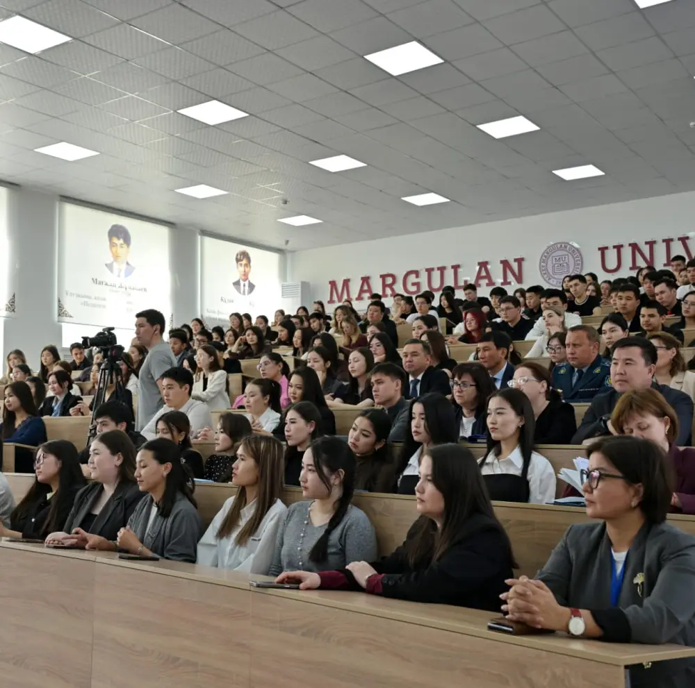 Аким области Асаин Байханов посетил Павлодарский педагогический университет им. Ә. Марғұлана, где встретился со студентами и профессорско-преподавательским составом вуза (7)