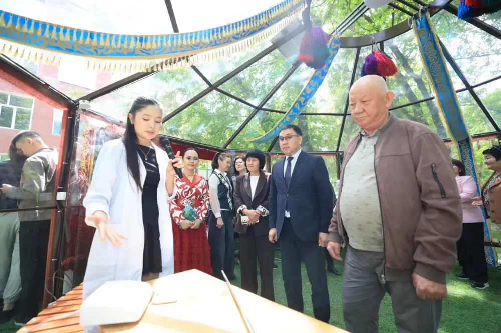 В ШЫМКЕНТЕ ЗАПУСТИЛИ АВТОНОМНУЮ ЭКОЛОГИЧЕСКУЮ ЛАБОРАТОРИЮ ДЛЯ ГОРОДСКОЙ СРЕДЫ (4)