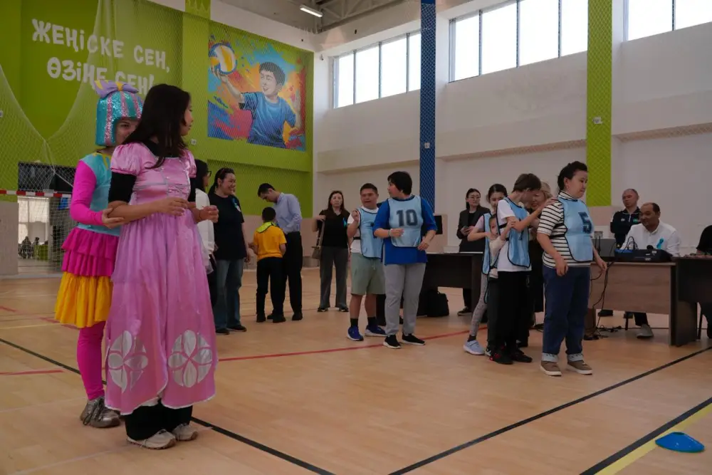 В Астане прошли инклюзивные соревнования «Веселые старты» (10)