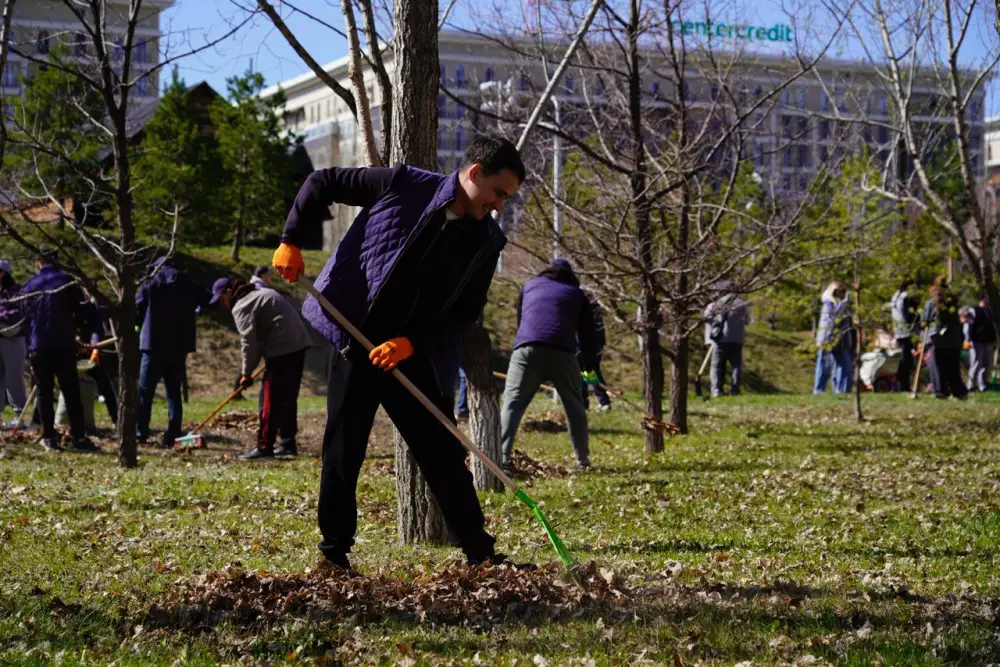 «Таза Қазақстан»: 5000 строителей столицы продолжают участие в общенациональной инициативе (5)