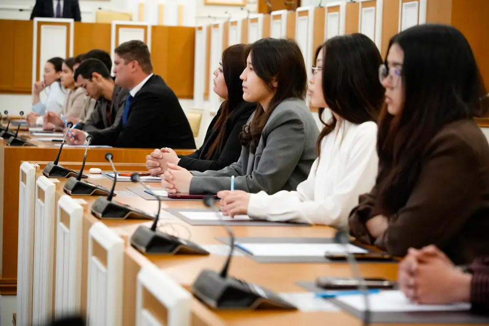 В Конституционном Суде состоялся открытый диалог с представителями «Ассамблея жастары» (7)