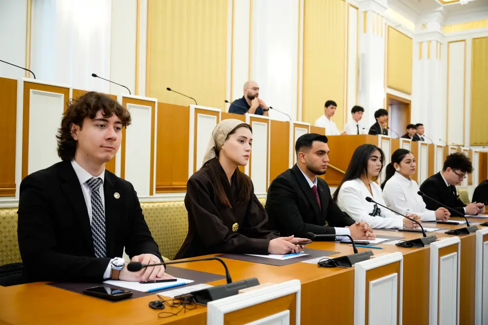 В Конституционном Суде состоялся открытый диалог с представителями «Ассамблея жастары» (5)