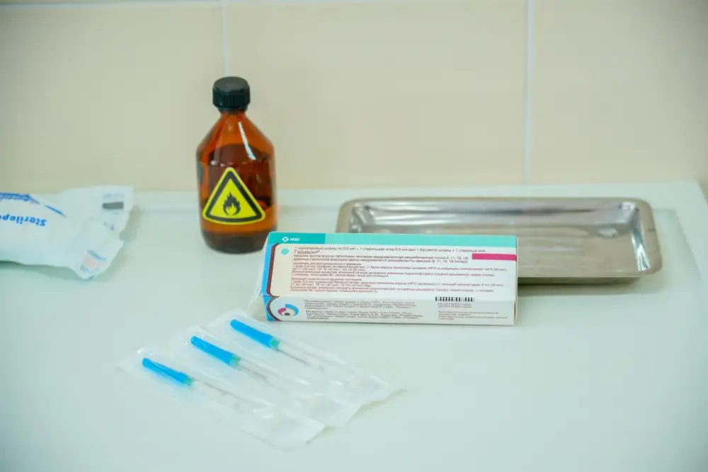 Неделя иммунизации: в Астане девочек прививают против вируса папилломы человека (2)