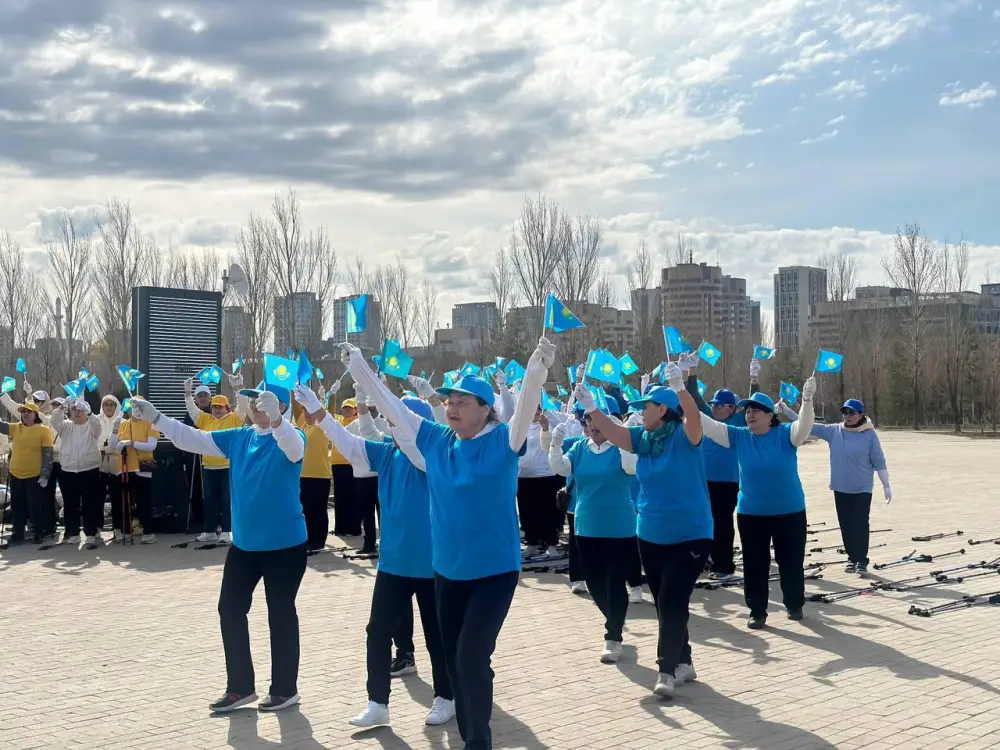 «Денсаулық – зор байлық»: в Астане пенсионеры провели оздоровительный флешмоб (7)