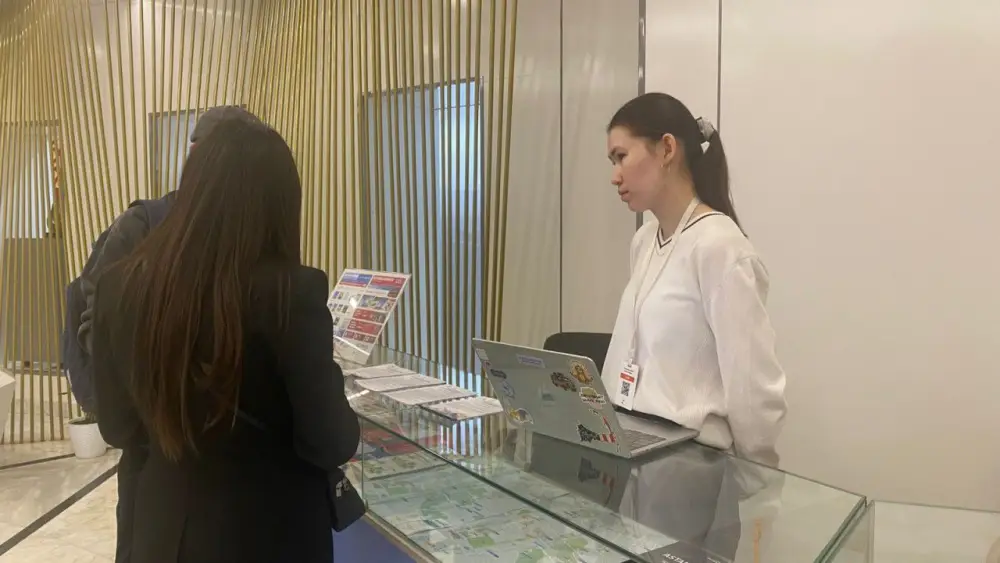 «Закон и порядок»: в Астане туристам раздали специальные памятки (2)