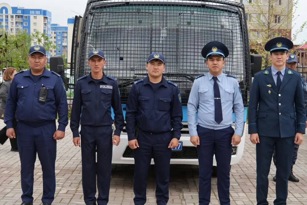 БЕЗОПАСНАЯ ШКОЛА: В ШЫМКЕНТЕ 500 ШКОЛЬНИКОВ ВСТРЕТИЛИСЬ С ГЛАВОЙ ПОЛИЦИИ (2)