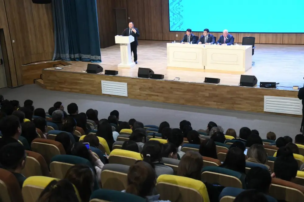 В Астане прошел форум по вопросам формирования конституционных ценностей в образовательных учреждениях (9)