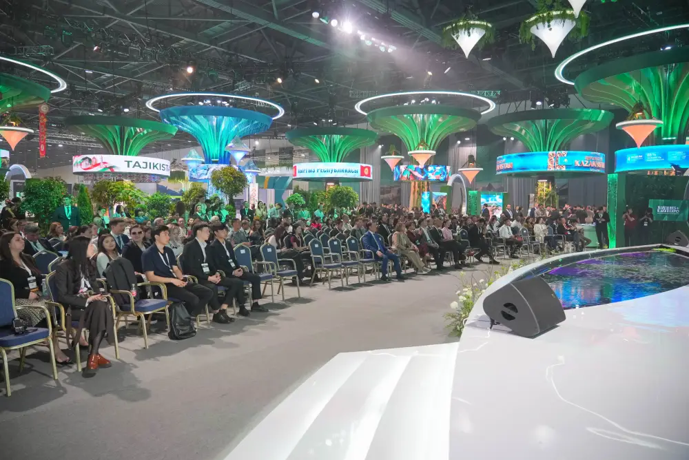 Казахстанские университеты представили масштабные научные разработки в сфере экологии и устойчивого развития на Международной выставке зеленых и устойчивых технологий RES 2026 EXPO (4)