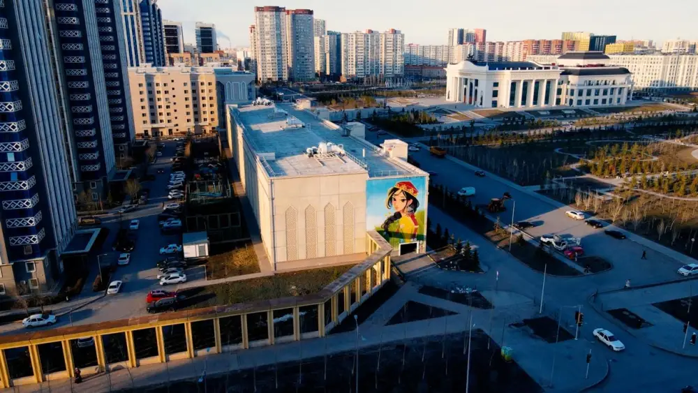 Новый мурал появился на фасаде одного из зданий в Астане (5)