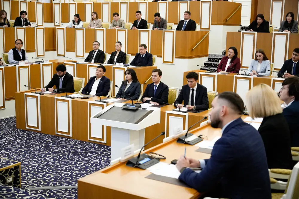 В Конституционном Суде состоялся открытый диалог с представителями «Ассамблея жастары» (2)