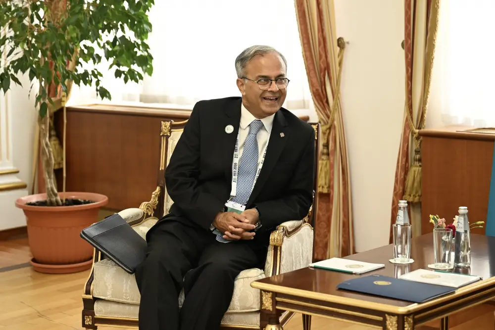 Министр иностранных дел Казахстана принял Генерального секретаря ОЭС (2)