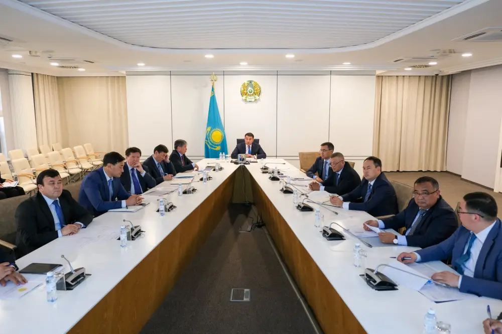 В ТУРКЕСТАНСКОЙ ОБЛАСТИ УСИЛЕН КОНТРОЛЬ ЗА КАЧЕСТВОМ ПРЕПАРАТОВ ПРОТИВ САРАНЧИ (4)