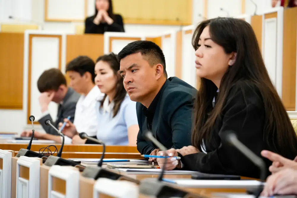 В Конституционном Суде состоялся открытый диалог с представителями «Ассамблея жастары» (10)