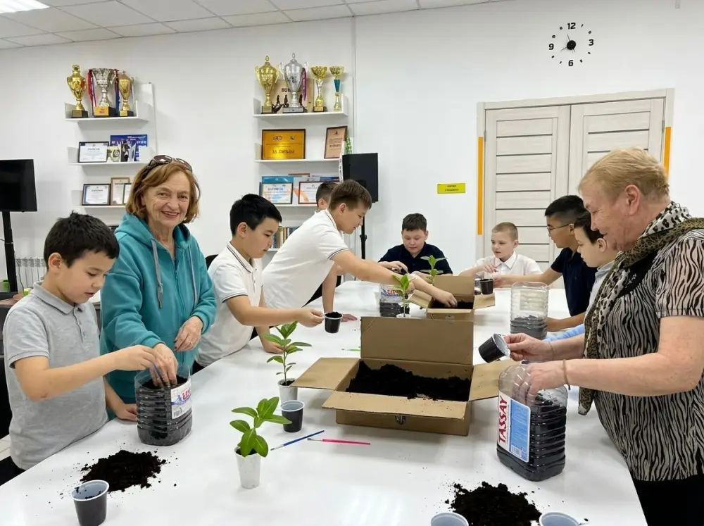 «Таза Қазақстан»: в Рудном прошёл экологический мастер-класс, подаривший вторую жизнь пластиковым отходам (3)