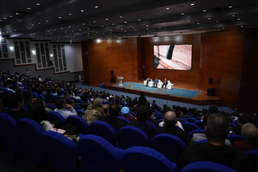 Студенты вузов со всего Казахстана приняли участие в экологическом часе «Экономь воду – сохраняй будущее!» (4)