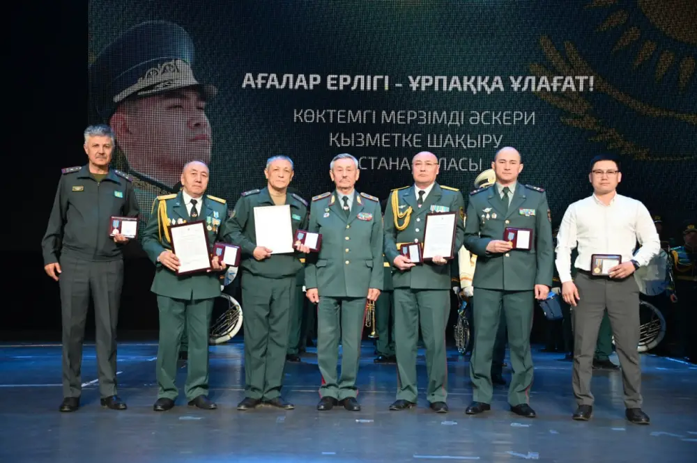 Весенний призыв в Астане: 1500 человек приняли участие в церемонии проводов (7)