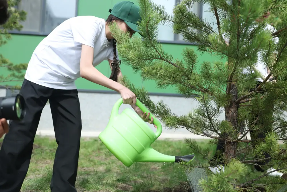Более 100 тысяч выпускников школ внесли вклад в озеленение страны (4)