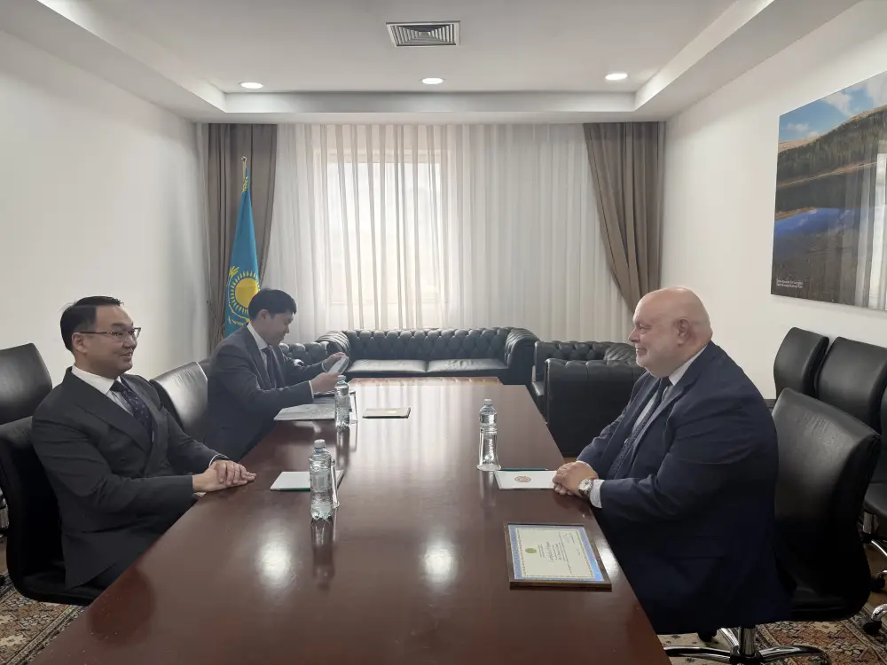 В МИД РК состоялась встреча с представителем Департамента глобальных коммуникаций ООН в Казахстане (3)