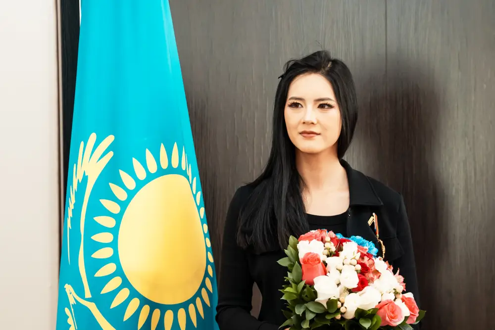 Тао Минсю награждена орденом «Достық» II степени от имени Главы государства (2)