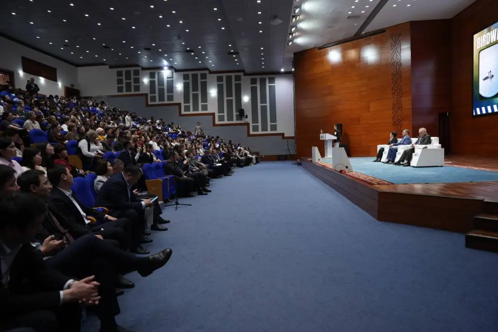 Студенты вузов со всего Казахстана приняли участие в экологическом часе «Экономь воду – сохраняй будущее!» (3)