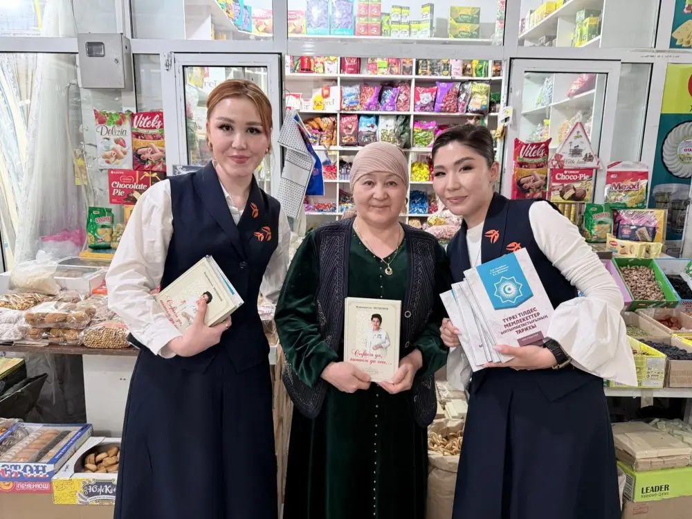 В ЧЕСТЬ НАЦИОНАЛЬНОГО ДНЯ КНИГИ В ТУРКЕСТАНЕ БЕСПЛАТНО РАЗДАЛИ 120 КНИГ (3)