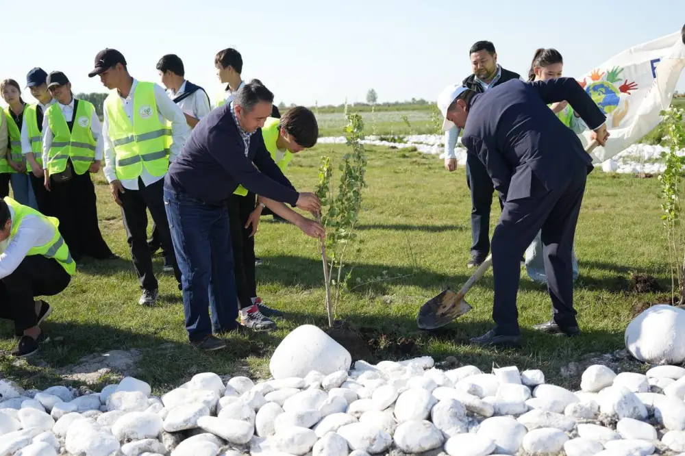 Жители села Жетибай Жамбылской области вышли на очистку близлежащих родников в рамках экологической акции «Мөлдір бұлақ» (3)