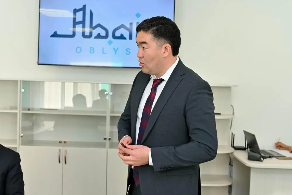 Аким области провел личный прием граждан (4)