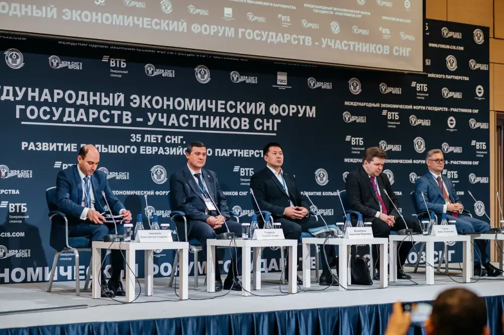 Представитель Министерства промышленности и строительства принял участие в Международном экономическом форуме государств – участников СНГ (6)