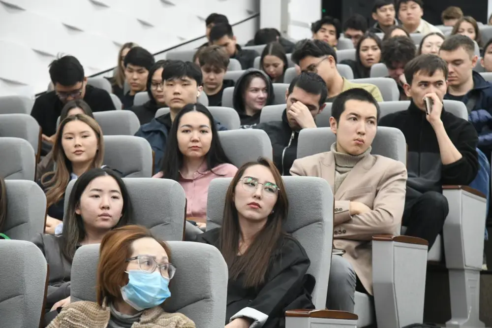 Сотни соискателей и работодателей собрала на своей площадке ярмарка вакансий в Астане (8)