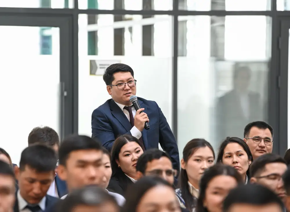 Проведена встреча с молодыми госслужащими (3)