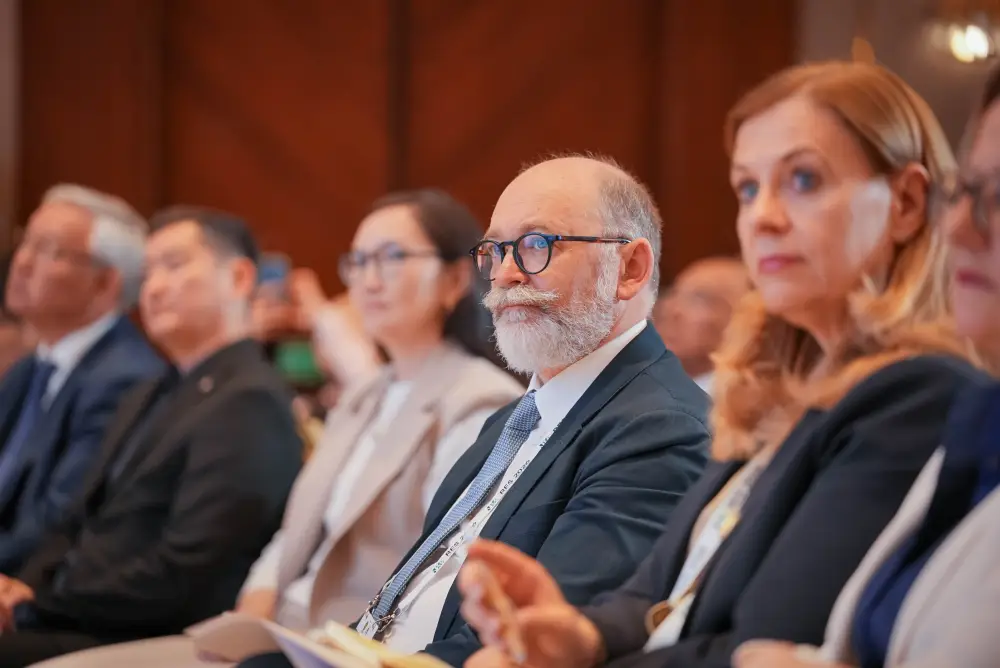 КАЗАХСТАН ПРЕДСТАВИЛ ПОДХОД К ИНТЕГРАЦИИ НАУКИ И ИИ ДЛЯ РЕШЕНИЯ КЛИМАТИЧЕСКИХ ВЫЗОВОВ НА РЕГИОНАЛЬНОМ ЭКОЛОГИЧЕСКОМ САММИТЕ (8)