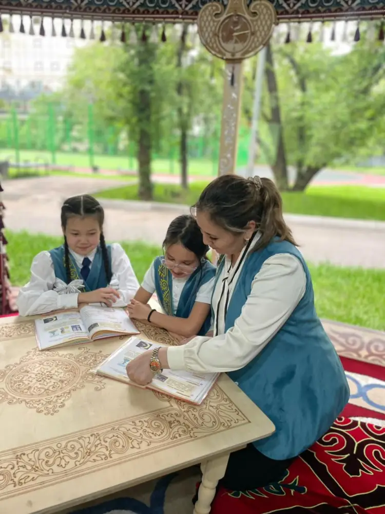 В Алматы открылся этно-кабинет «Парасат шаңырағы» на базе гимназии №138 (2)