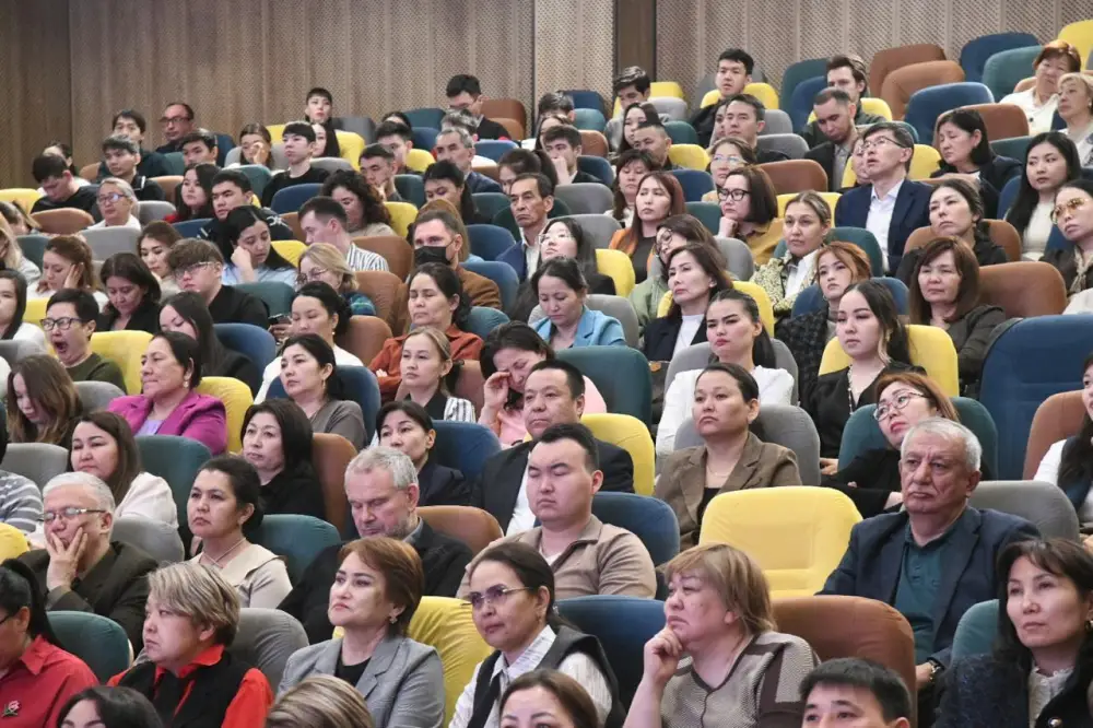 В Астане прошел форум по вопросам формирования конституционных ценностей в образовательных учреждениях (4)