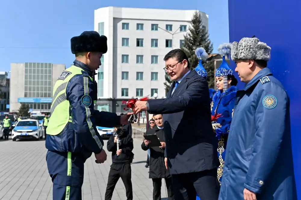 Полицейским области Абай передано 137 служебных автомобилей (5)