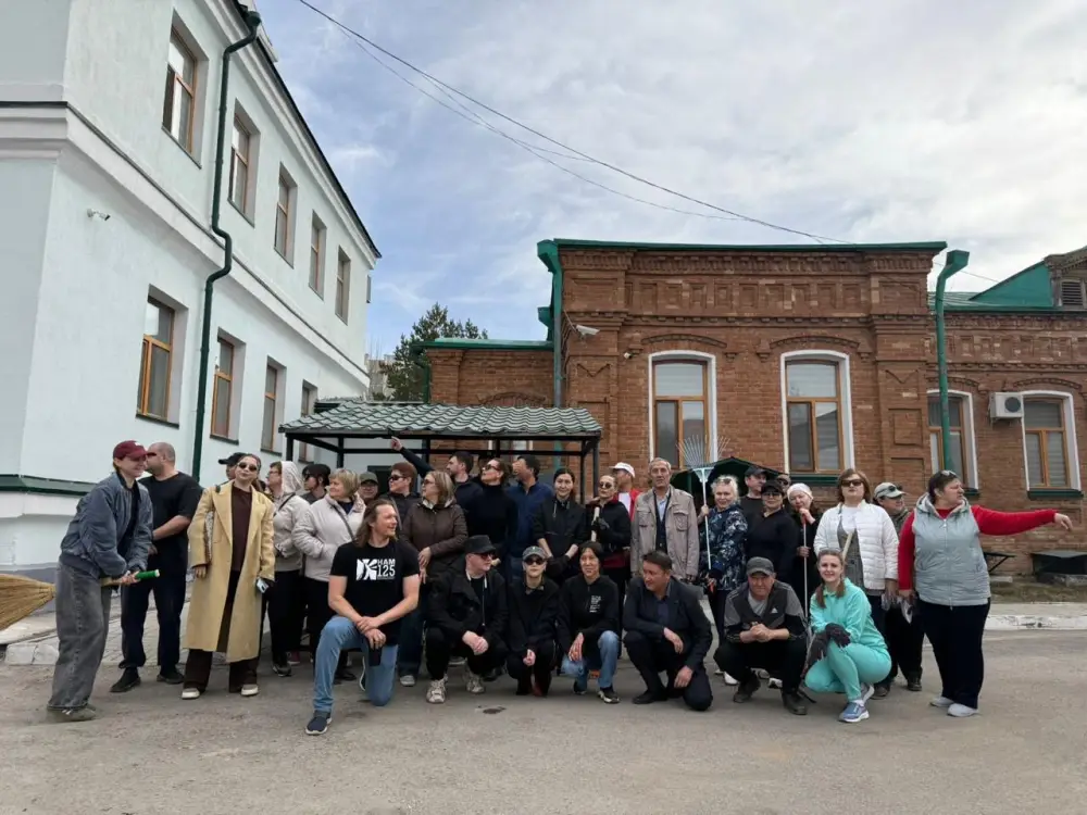 Коллектив столичного театра принял участие в акции «Таза Қазақстан» (5)