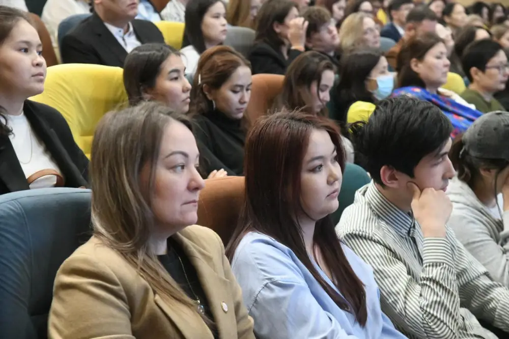 В Астане прошел форум по вопросам формирования конституционных ценностей в образовательных учреждениях (3)