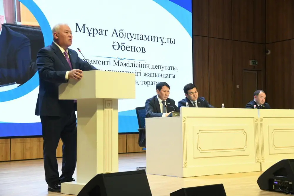 В Астане прошел форум по вопросам формирования конституционных ценностей в образовательных учреждениях (8)