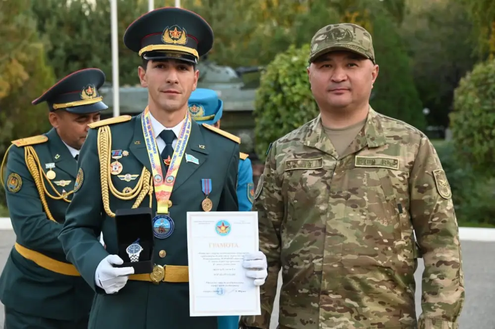 Рекорд и победа: военнослужащий РгК «Юг» выиграл чемпионат страны по легкой атлетике (3)