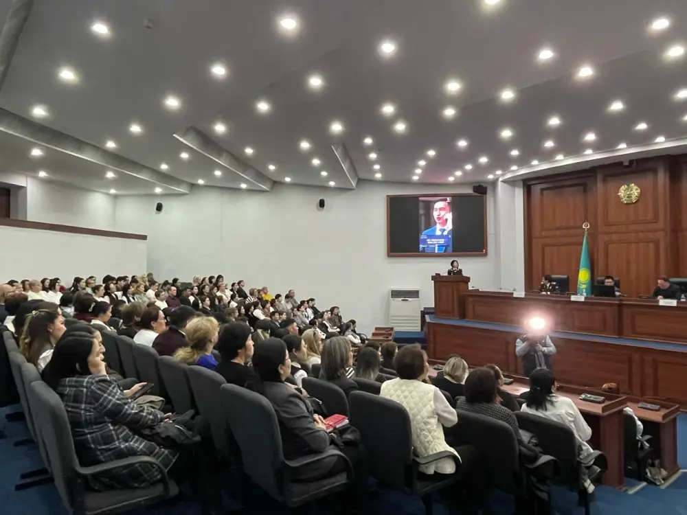 Учителям Усть-Каменогорска рассказали, как не стать жертвами финансовых пирамид (5)