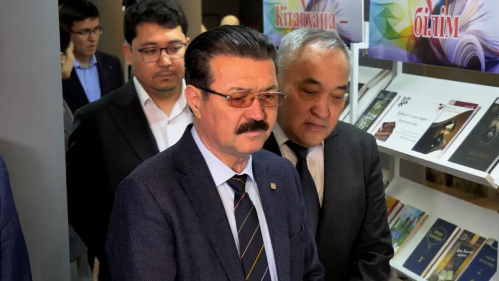 Лучших читателей и меценатов столичных библиотек наградили в Астане (2)