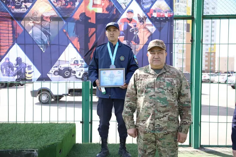 25 этажей за три минуты: в Карагандинской области соревновались пожарные (5)