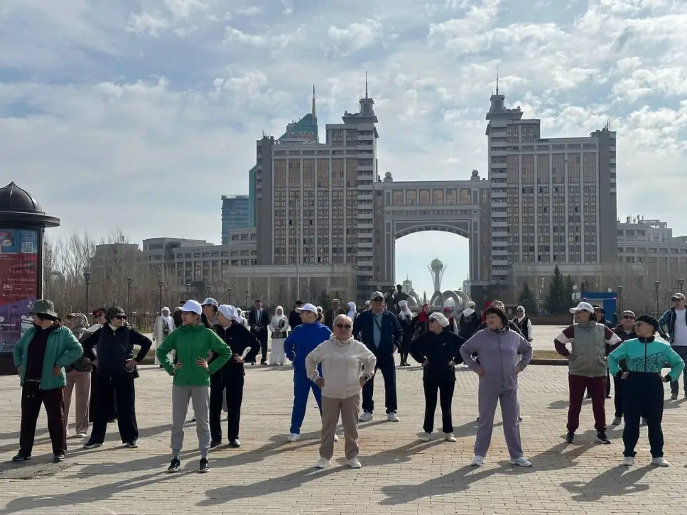 «Денсаулық – зор байлық»: в Астане пенсионеры провели оздоровительный флешмоб (3)