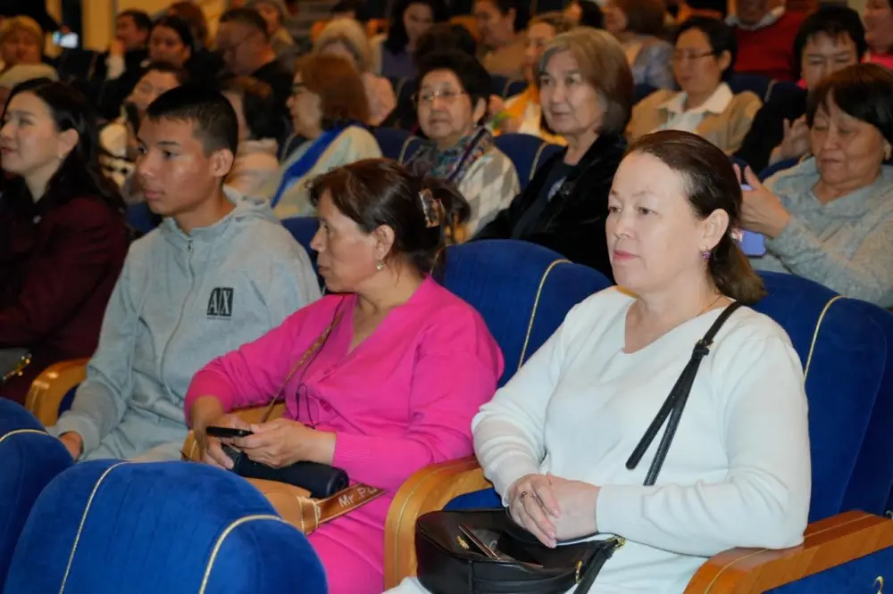 В Астане впервые выступил Восточно-Казахстанский театр драмы и оперетты (6)