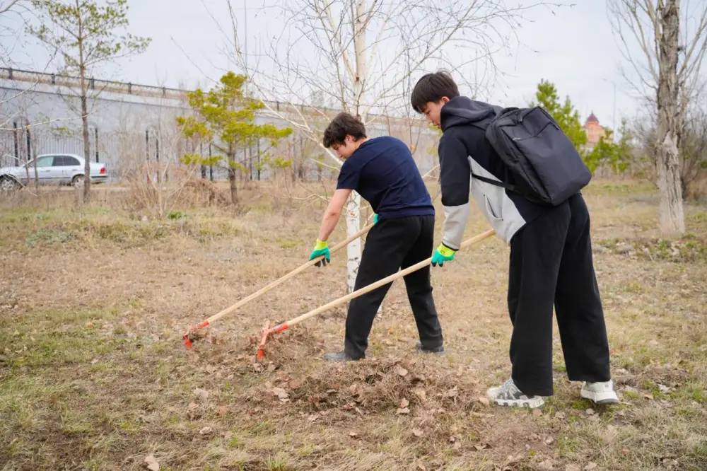 Астанчане поддержали экоинициативу: набережную Есиля очистили от мусора (5)