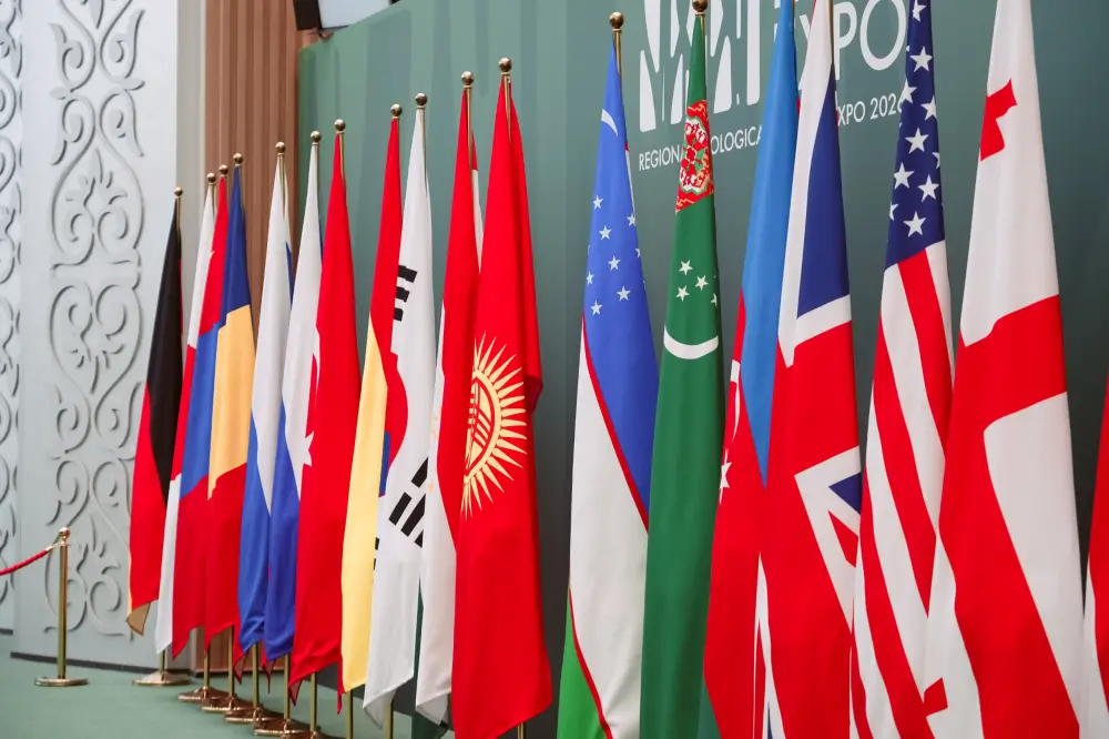 Казахстан усиливает экологическую повестку в дорожной отрасли: в Астане подписан меморандум о применении буровых отходов в строительстве дорог (7)