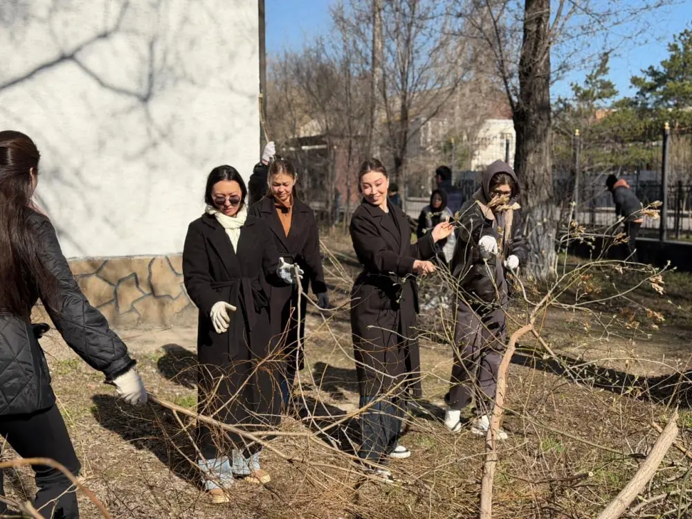 Театры Астаны приняли активное участие в акции «Таза Қазақстан» (2)