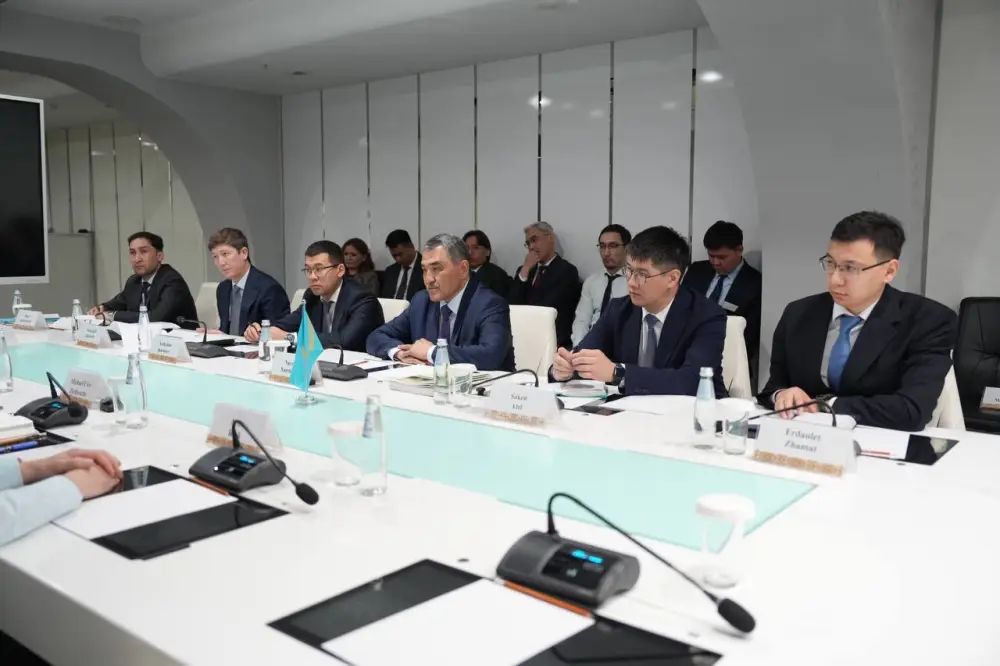 Образовательные программы по водосбережению и проект по борьбе с засолением почв обсудил министр водных ресурсов и ирригации с участниками Регионального экологического саммита (8)