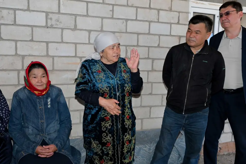 Аким области встретился с жителями отдалённого села Коксала (2)